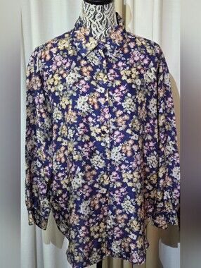 ✨ STUNNING DANIEL HECHTER 100% SILK BLOUSE ✨